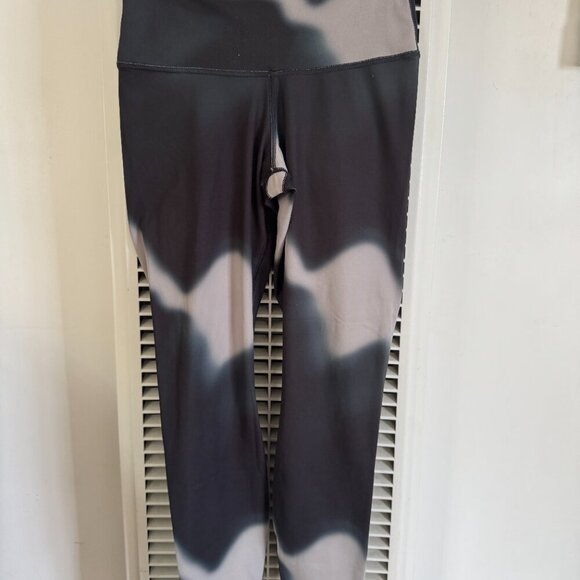 NWOT Nike Yoga Dri-FIT 365 high waist all-over print 7/8 leggings size Medium - Picture 2 of 5